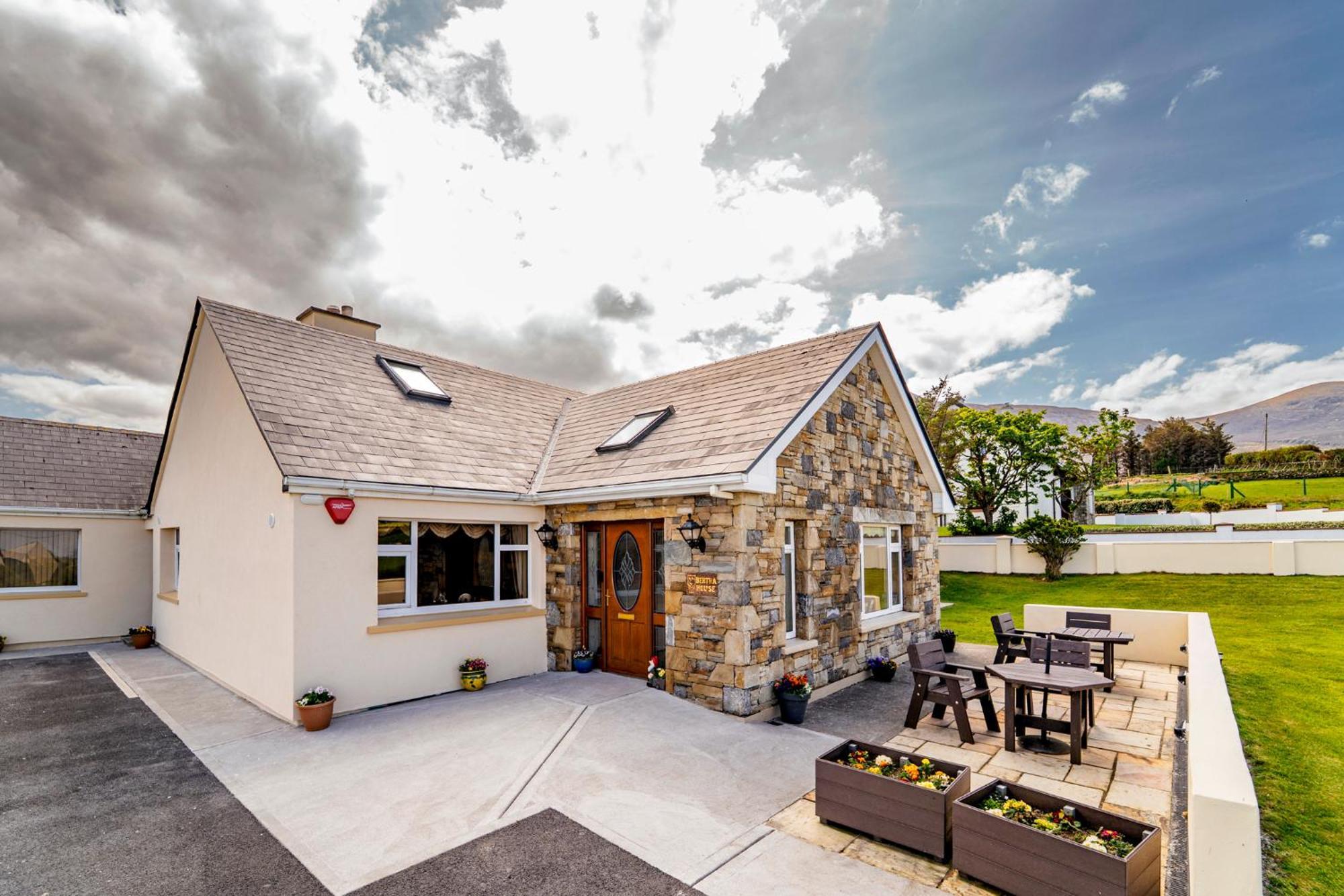 Bertra House B&B ウェストポート エクステリア 写真